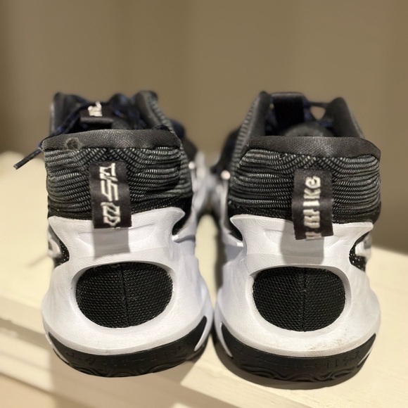 Nike Men's Cosmic Unity 2 Black / Grey Men’s sz 11.5 Basketball Shoes DH1537-003 - Picture 12 of 12